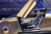 Visionsfahrzeug BMW VISION NEXT 100 (©Foto: BMW)